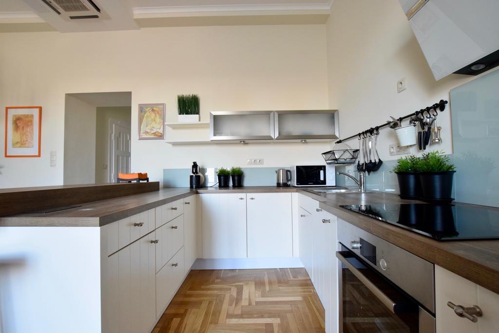 Luxury Apartment By Hi5 - Kiraly Street Suite Budapest Exterior photo